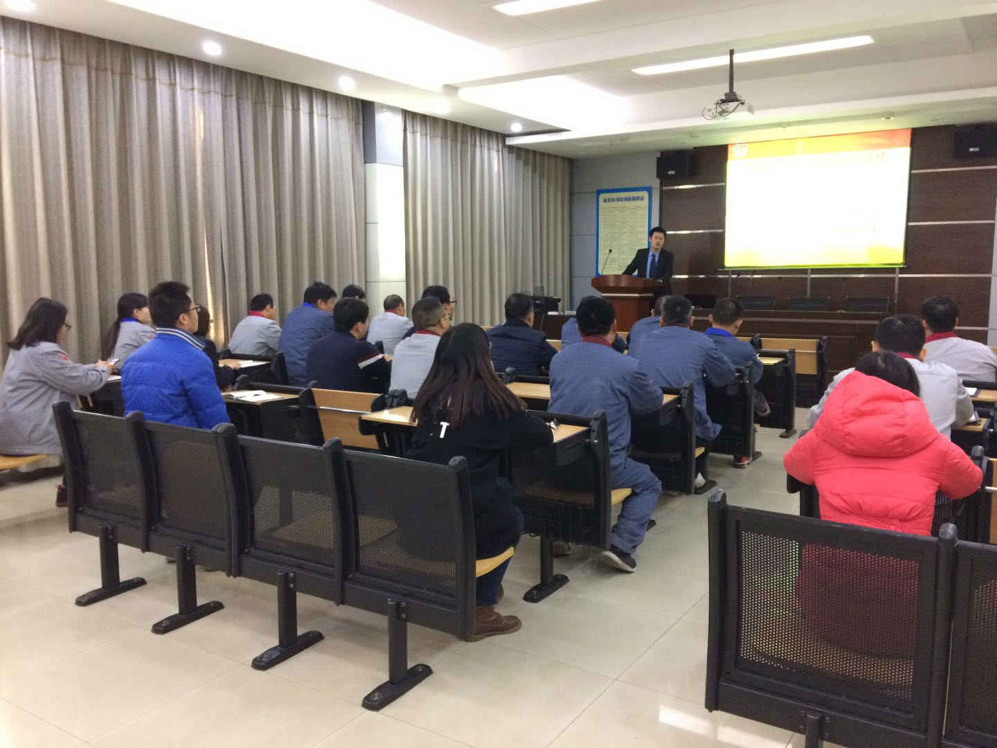 消防警笛長鳴，安全重于泰山