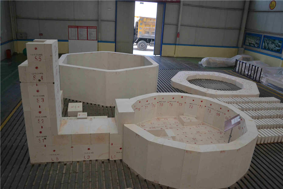 電熔磚種類這么多，哪種才是更適合用在玻璃熔窯上的？